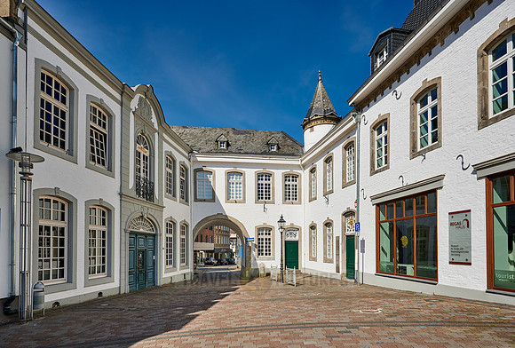 outside view of museum "Begas Haus"