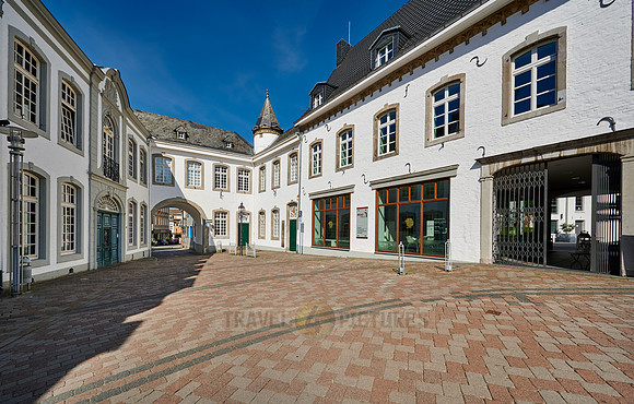 outside view of museum "Begas Haus"