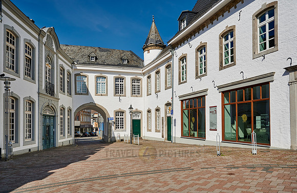 outside view of museum "Begas Haus"