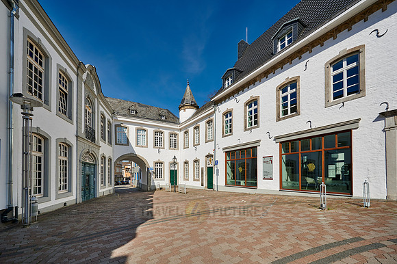 outside view of museum "Begas Haus"