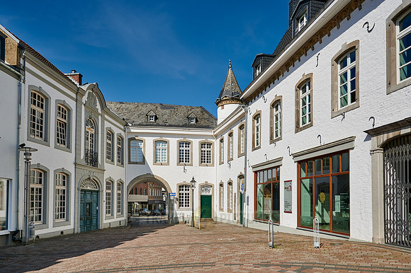 outside view of museum "Begas Haus"