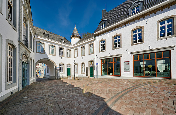 outside view of museum "Begas Haus"