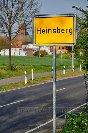 city sign of Heinsberg   Ortsschild von Heinsberg