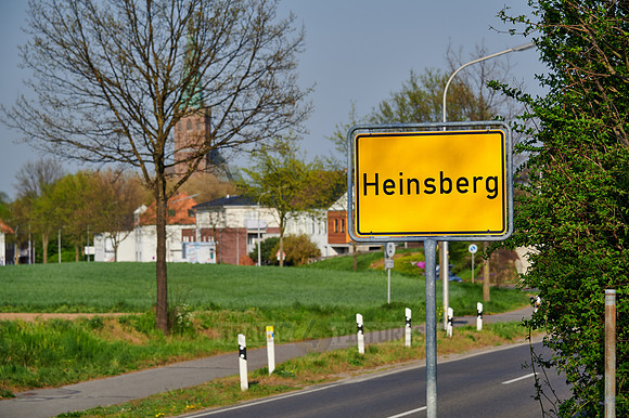 city sign of Heinsberg   Ortsschild von Heinsberg