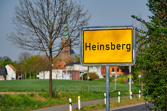 city sign of Heinsberg   Ortsschild von Heinsberg