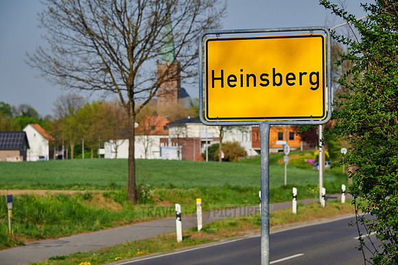 city sign of Heinsberg   Ortsschild von Heinsberg