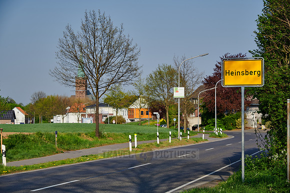 city sign of Heinsberg   Ortsschild von Heinsberg