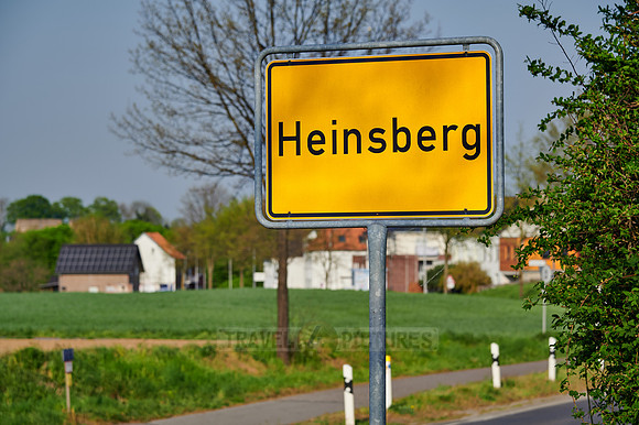 city sign of Heinsberg   Ortsschild von Heinsberg