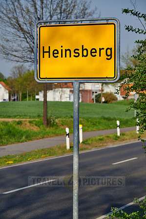 city sign of Heinsberg   Ortsschild von Heinsberg