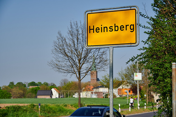 city sign of Heinsberg   Ortsschild von Heinsberg