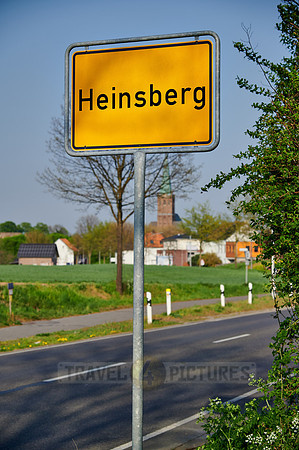 city sign of Heinsberg   Ortsschild von Heinsberg