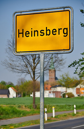 city sign of Heinsberg   Ortsschild von Heinsberg