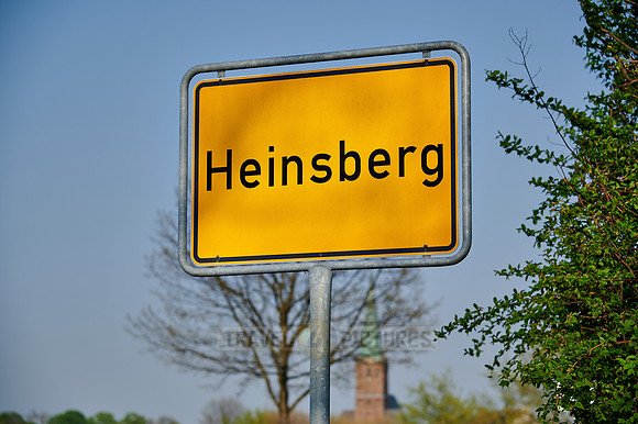 city sign of Heinsberg   Ortsschild von Heinsberg