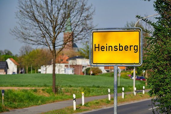 city sign of Heinsberg   Ortsschild von Heinsberg