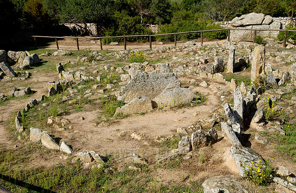 stone graves of Li Muri