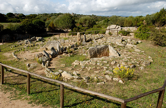 stone graves of Li Muri