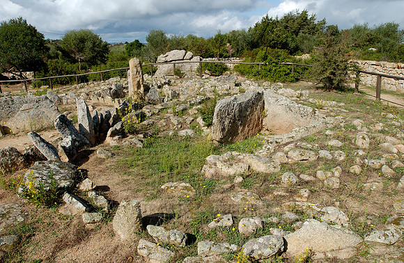 stone graves of Li Muri