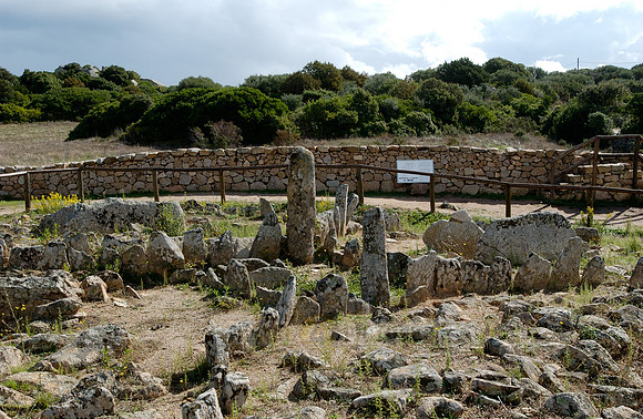 stone graves of Li Muri