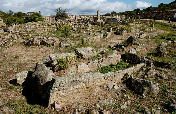 stone graves of Li Muri