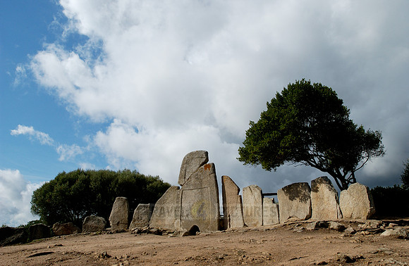 Giant Tomb Li Lolghi