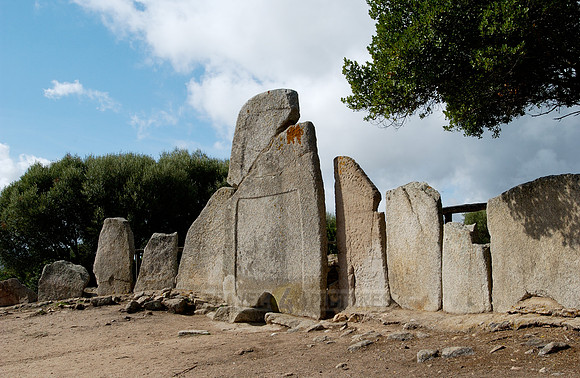 Giant Tomb Li Lolghi