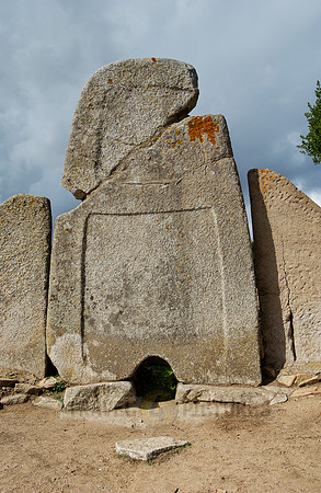 Giant Tomb Li Lolghi