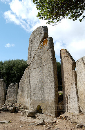 Giant Tomb Li Lolghi