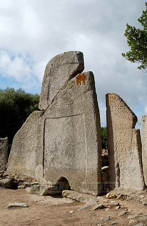 Giant Tomb Li Lolghi