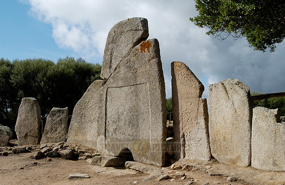 Giant Tomb Li Lolghi