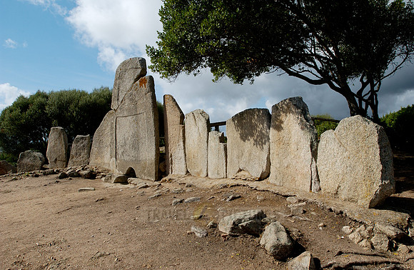 Giant Tomb Li Lolghi