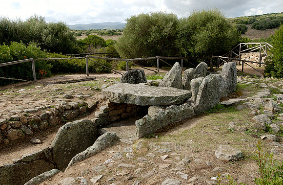 Giant Tomb Li Lolghi