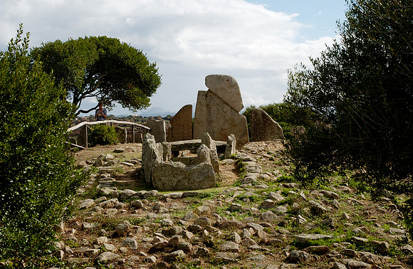 Giant Tomb Li Lolghi
