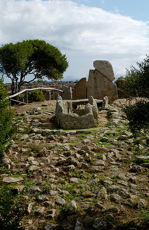Giant Tomb Li Lolghi