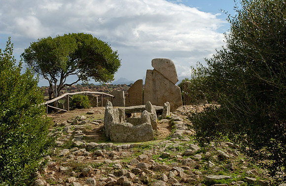 Giant Tomb Li Lolghi