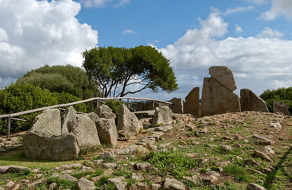 Giant Tomb Li Lolghi