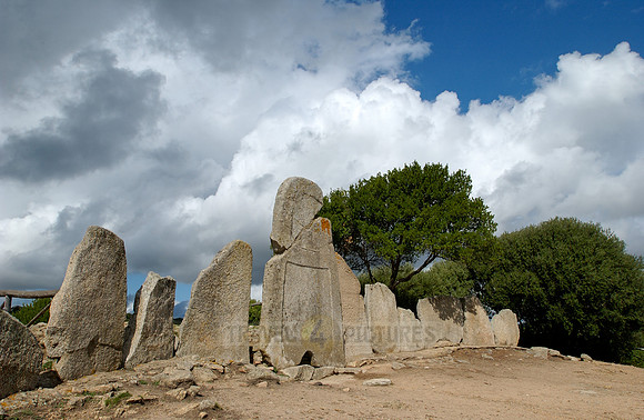 Giant Tomb Li Lolghi