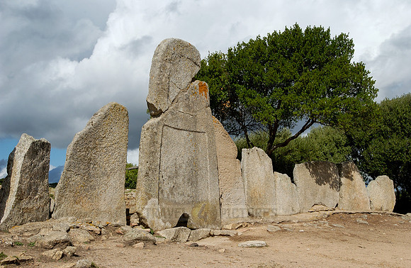 Giant Tomb Li Lolghi