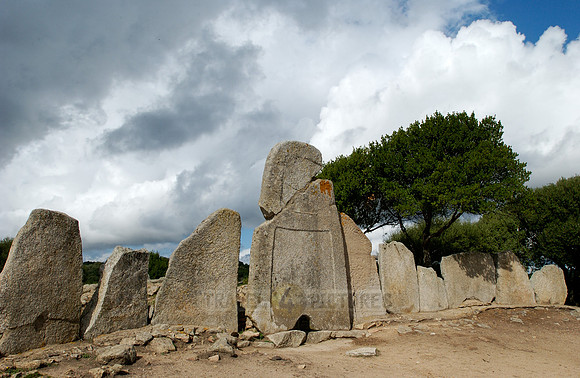 Giant Tomb Li Lolghi