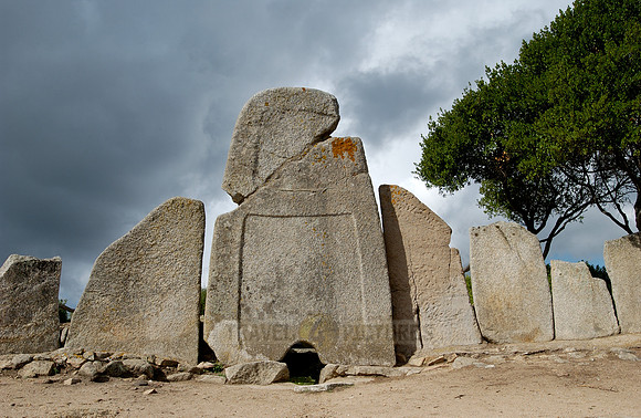 Giant Tomb Li Lolghi