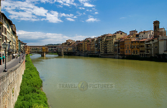 Ponte Vecchio bridge over the Arno river