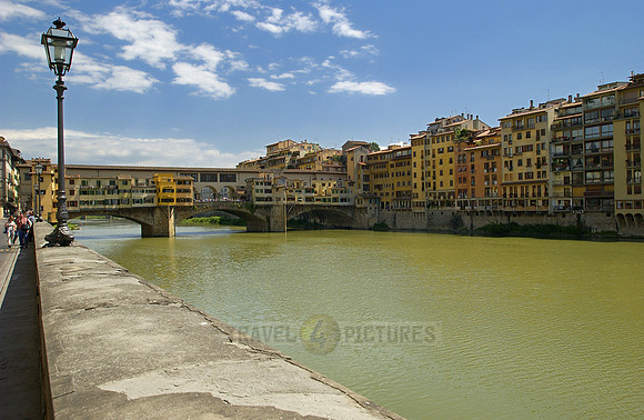 Ponte Vecchio bridge over the Arno river