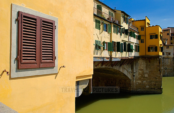 Ponte Vecchio bridge over the Arno river