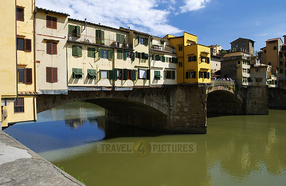 Ponte Vecchio bridge over the Arno river