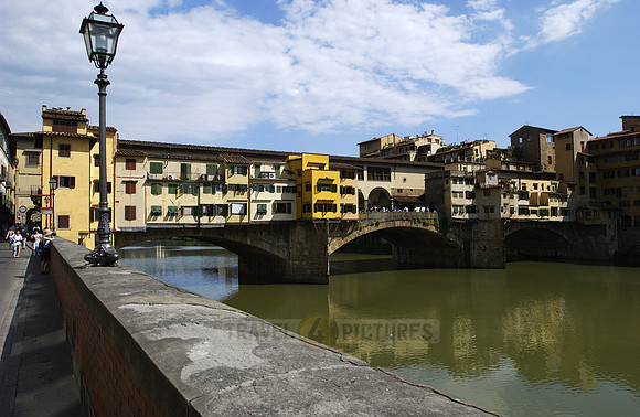 Ponte Vecchio bridge over the Arno river