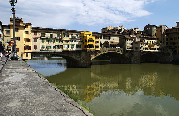 Ponte Vecchio bridge over the Arno river
