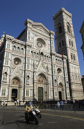 Marble facade of the famous Santa Maria del Fiore church