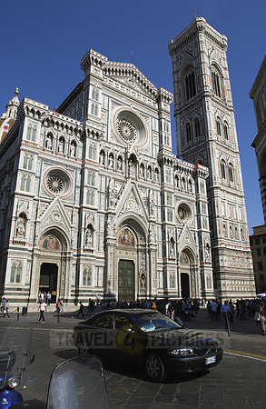 Marble facade of the famous Santa Maria del Fiore church