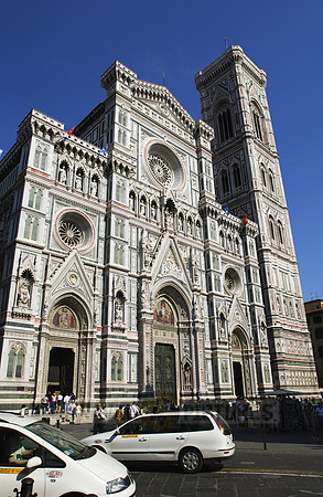 Marble facade of the famous Santa Maria del Fiore church
