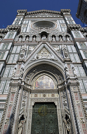Marble facade of the famous Santa Maria del Fiore church