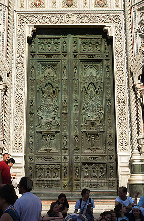 entrance gate of the famous Santa Maria del Fiore church